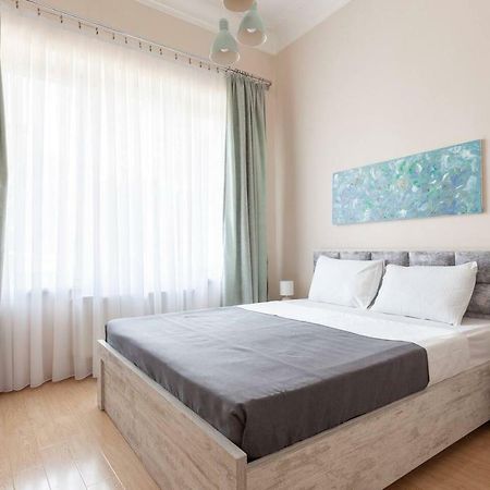 Wehost Apartment On A Colorful Street 트빌리시 외부 사진