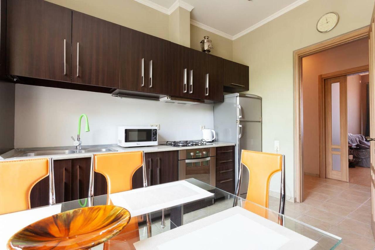 Wehost Apartment On A Colorful Street 트빌리시 외부 사진